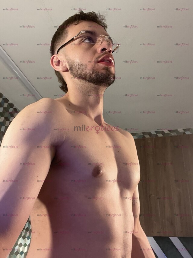 FOTOS DE HOMBRE VERSÁTIL MASCULINO BILINGUE DISPONIBLE