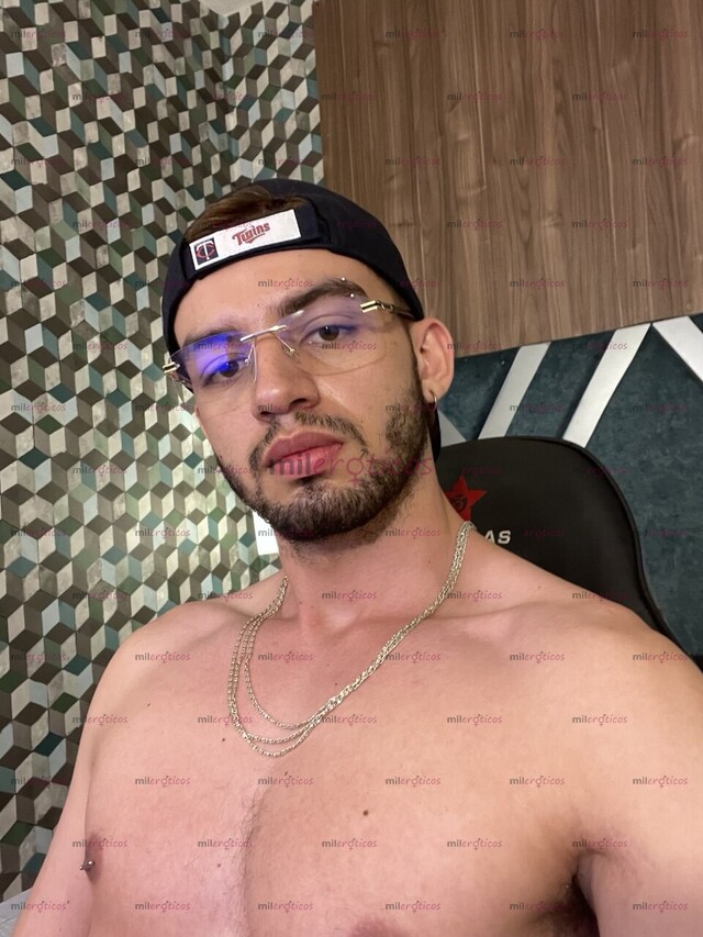 FOTOS DE HOMBRE VERSÁTIL MASCULINO BILINGUE DISPONIBLE