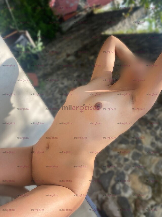 FOTOS DE GUAPÍSIMA UNIVERSITARIA DE PIEL CLARA Y PEZONES RICOS