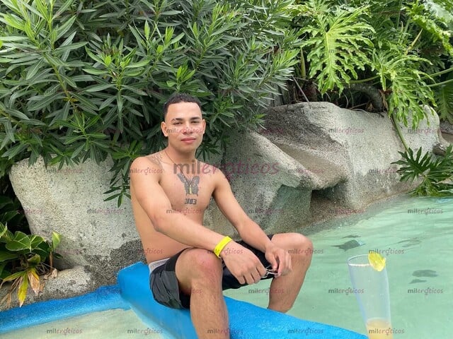 FOTOS DE COBRO BARATO ,JOVEN AMISTOSO CON BUENA VERGA DURA EN EL SEX