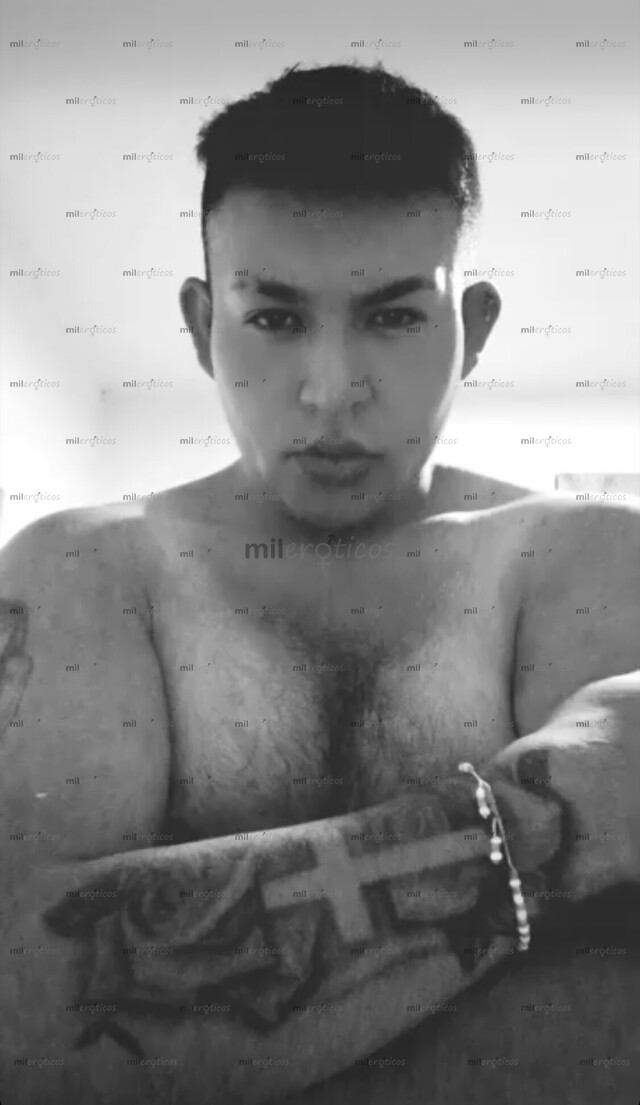 FOTOS DE CHICO, MUY CALIENTE, DISPUESTA A CUMPLIR TUS MÁS LOCAS FANTASÍAS