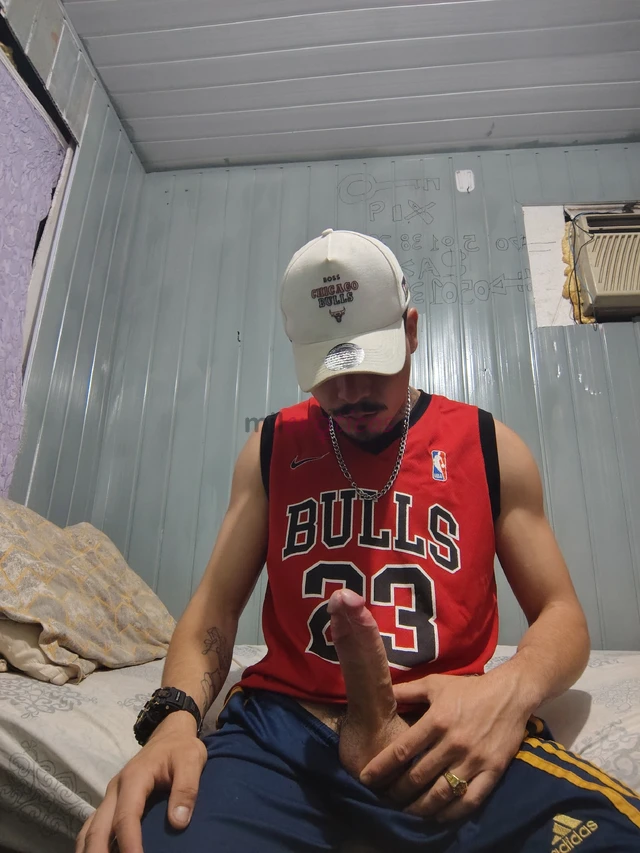 Jovem de 23 anos bonito tatuado e cheio de atitude querido prestativo e discreto sempre pronto para oferecer boa companhia e atencao de verdade atendo...