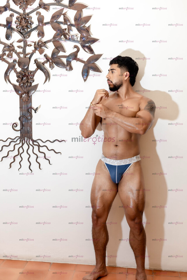 FOTOS DE IKER CHICO DEPORTISTA, MORBOSO Y CALIENTE. DISPUESTO A PASARLA RICO CONTIGO