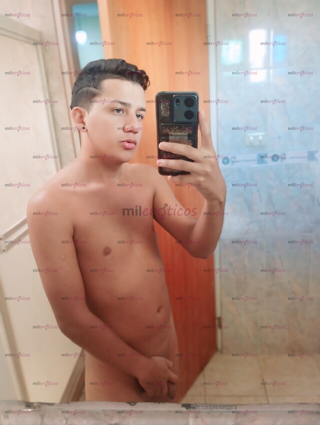 FOTOS DE CHICO RECIÉN LLEGADO A LA CIUDAD CHICO JOVEN COMPLACIENTE....