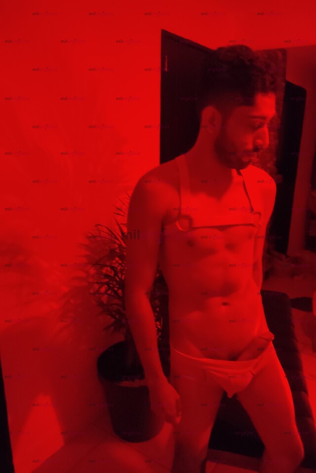 FOTOS DE CHAVO MORENO, DELGADO CON 21 CM DE VERGA DURA Y RECTA