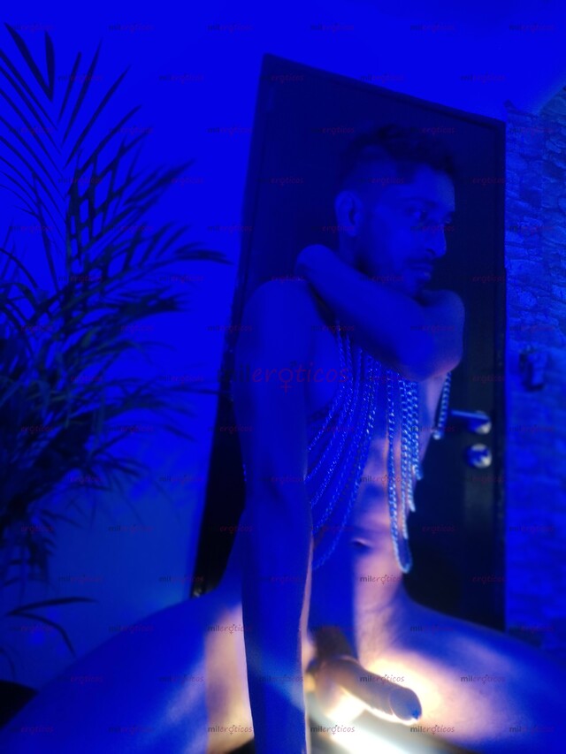 FOTOS DE CHAVO MORENO, DELGADO CON 21 CM DE VERGA DURA Y RECTA