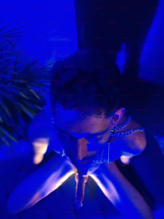 FOTOS DE CHAVO MORENO, DELGADO CON 21 CM DE VERGA DURA Y RECTA