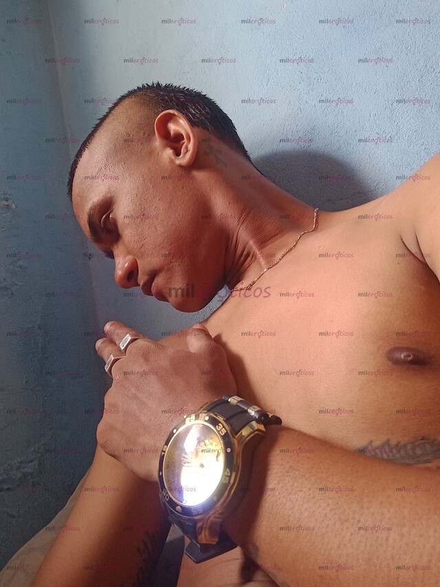 FOTOS DE HOLA MI NOMBRE CARLOS TENGO 27 AÑOS SI DESEAS COMPLACER A TU MUJER A TU NOVIO O