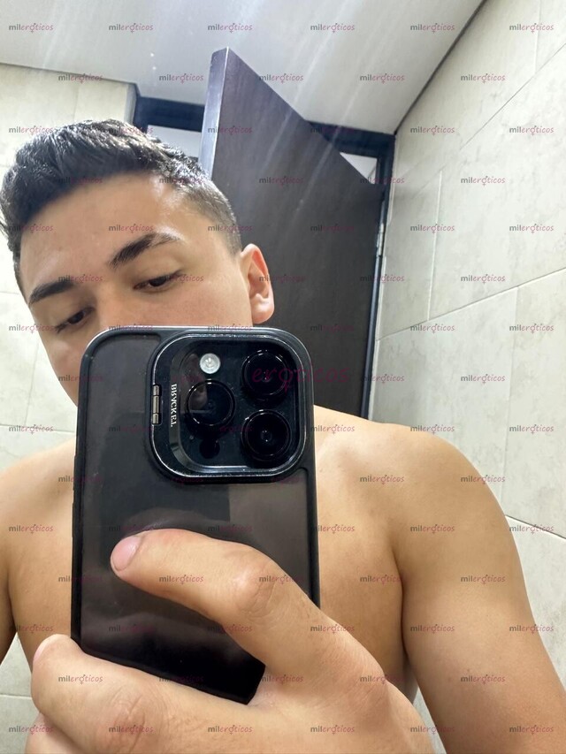 FOTOS DE ALEJANDRO,ARDIENTE,DOTADO,CON UN GRANDE,Y DERECHITO, CABEZÓN