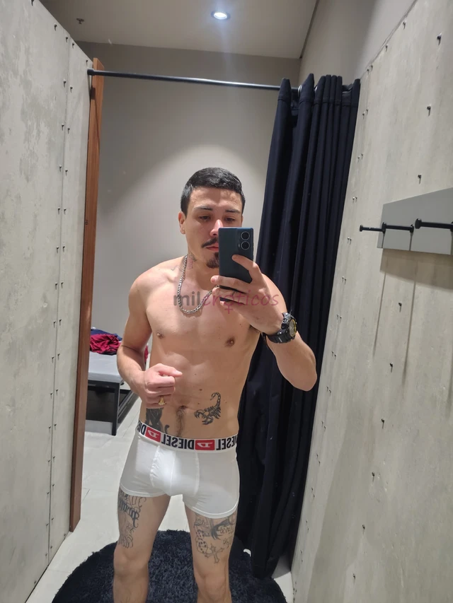 Jovem de 23 anos bonito tatuado e cheio de atitude querido prestativo e discreto sempre pronto para oferecer boa companhia e atencao de verdade atendo...