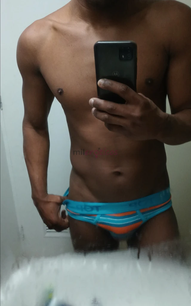 Moreno venezolano en la ciudad de santiago complaciente sexy observador me gusta mucho escuchar tus fantasias y fetichestodo parte desde una buena con...