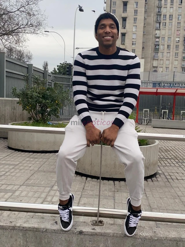 Moreno venezolano en la ciudad de santiago complaciente sexy observador me gusta mucho escuchar tus fantasias y fetichestodo parte desde una buena con...