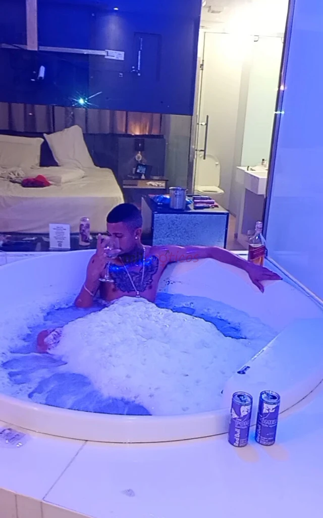 Ola meus amores espero que esteja tudo bem com voce no meu atendimento virtual eu faco sexo ao vivo tenho varios conteudos novos e personalizados tbm...