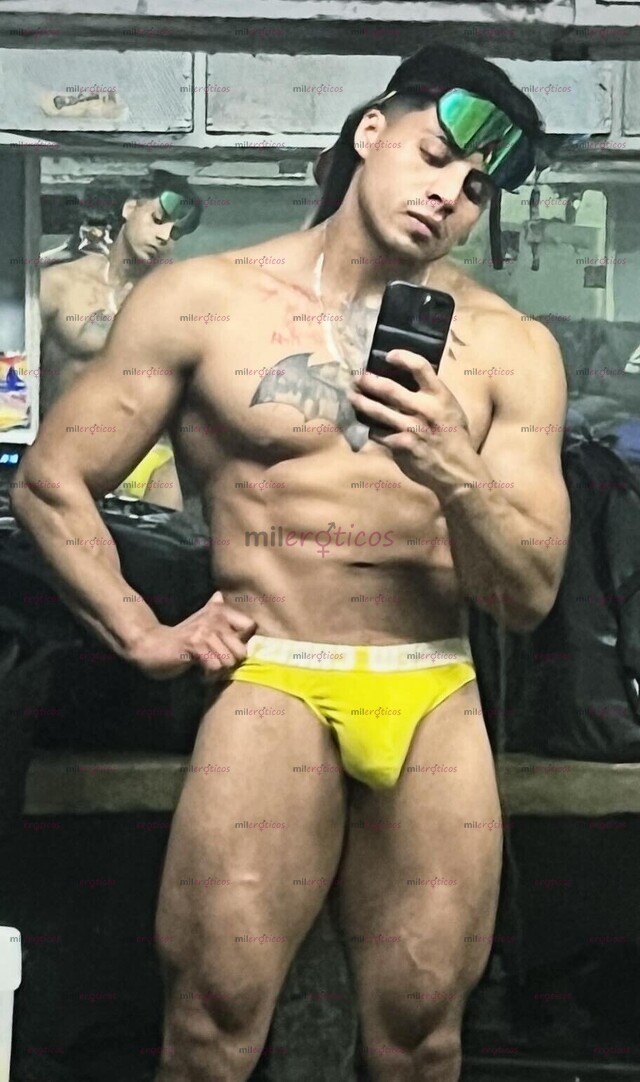 FOTOS DE HOLAA SOY AXEL, PODEMOS PASAR UN RATO DELI, ATLÉTICO, Y SONRIENTE.