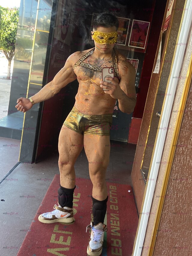 FOTOS DE HOLAA SOY AXEL, PODEMOS PASAR UN RATO DELI, ATLÉTICO, Y SONRIENTE.