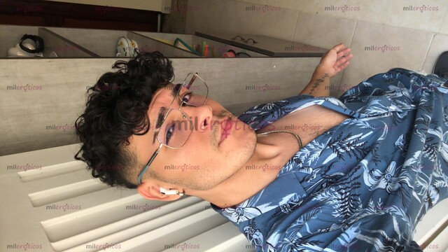 FOTOS DE 2 AMIGOS BUSCANDO NENA PARA TRÍO SIN COMPROMISO CON BUEN SEXO