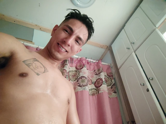 Soy mejor venezolano tengo 35 anos para cumplir tu fantasia trabajo a domicilio o motel trabajo solo con mujeres hablame al whatsapp y te dare todo de...