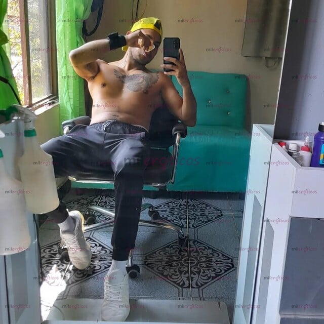 FOTOS DE BARBERO MORBOSO BUSCANDO CULOS PARA REVENTAR Y VERGAS PARA DESLECHAR..