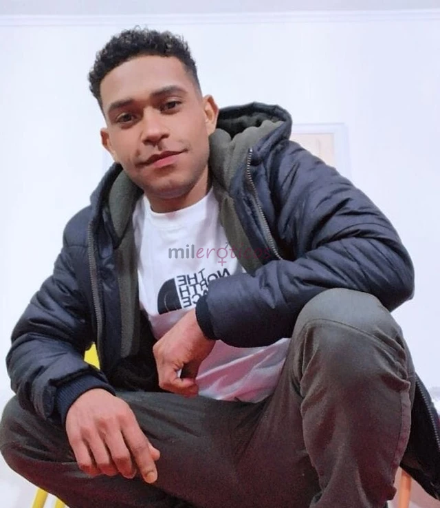 Morenito vergon dotadotengo 22 anos soy versatil con toque mas activobuen cuerpo mente abierta y siempre dispuesto a hacer de cada encuentro una exper...