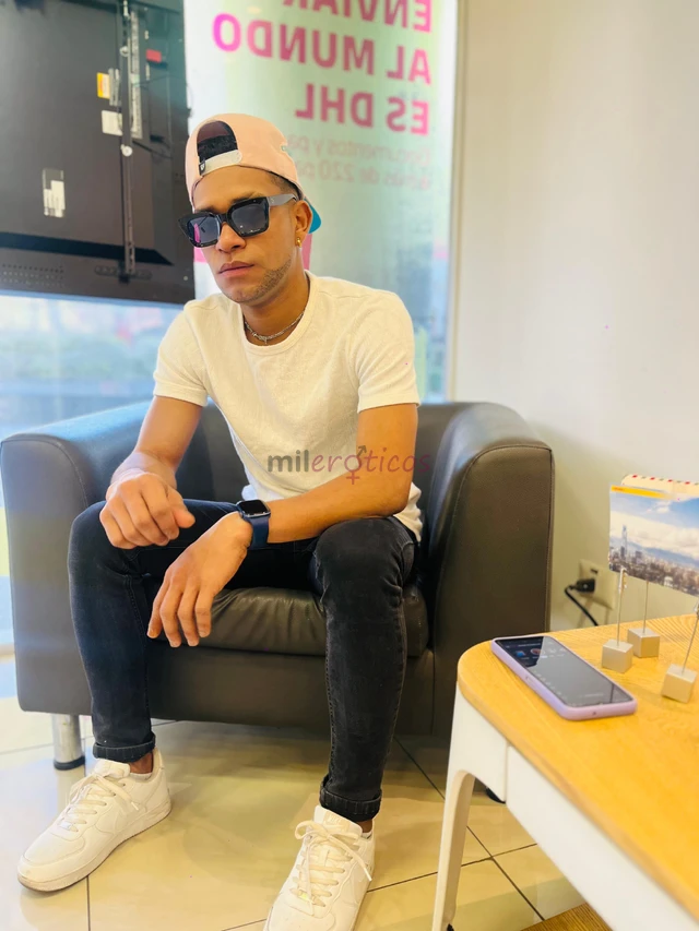 Morenito vergon dotadotengo 22 anos soy versatil con toque mas activobuen cuerpo mente abierta y siempre dispuesto a hacer de cada encuentro una exper...