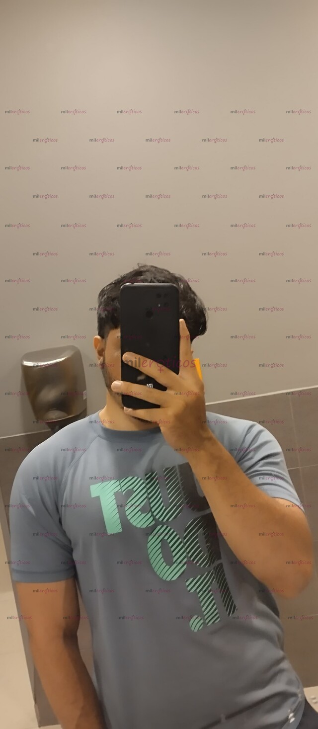 FOTOS DE HOMBRE CABALLEROSO DISPUESTO A BRINDARTE PLACER, SENSUALIDAD Y DISCRECIÓN