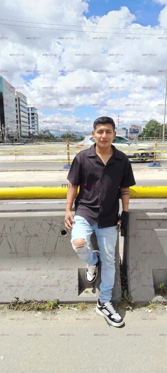 FOTOS DE CHICO ACTIVO MORENO DISPUESTO A COMPLACER CON VERGA