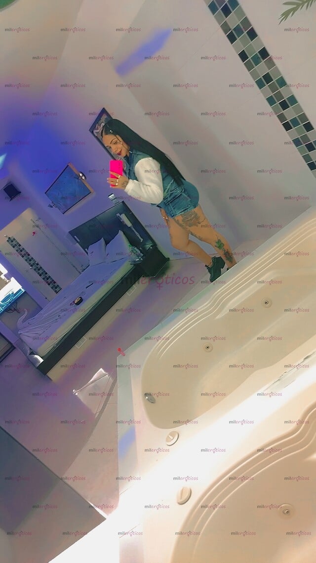 FOTOS DE HERMOSA CHICA VIP CON VAGINA JUGOSA Y ESTRECHITA
