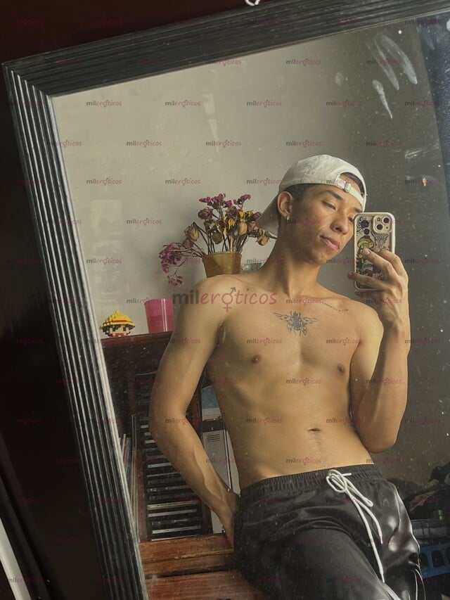 FOTOS DE ACT 18 CM, GRUESA, MORENA Y VENOSA. LATINO DE 23 AÑOS