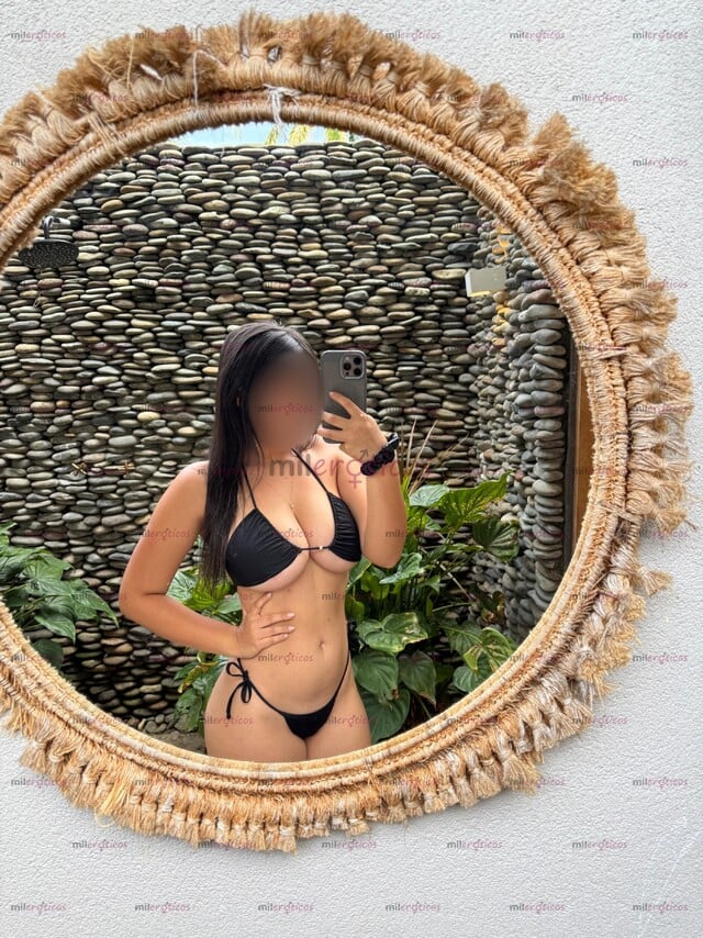 FOTOS DE BESOS APASIONADOS Y SALIDAS SIN LIMITES CON UNA TIERNA COLOMBIANA JOVEN