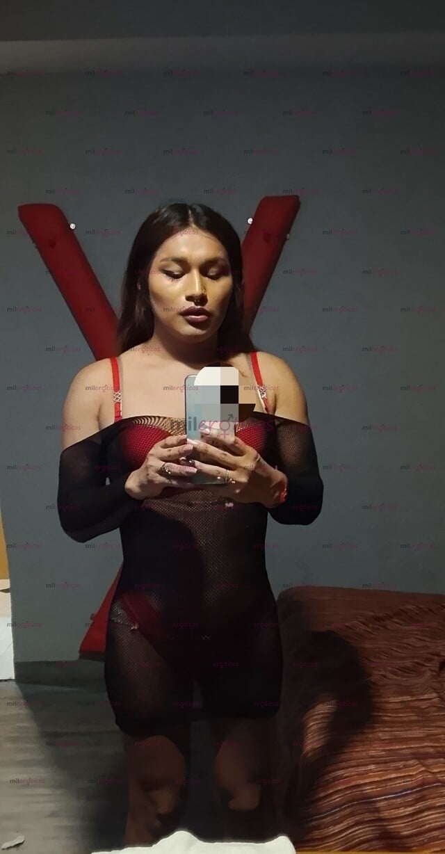 FOTOS DE ATRACTIVA, JOVEN, SUCULENTA, SEXI, ARDIENTE Y MUY COMPLACIENTE
