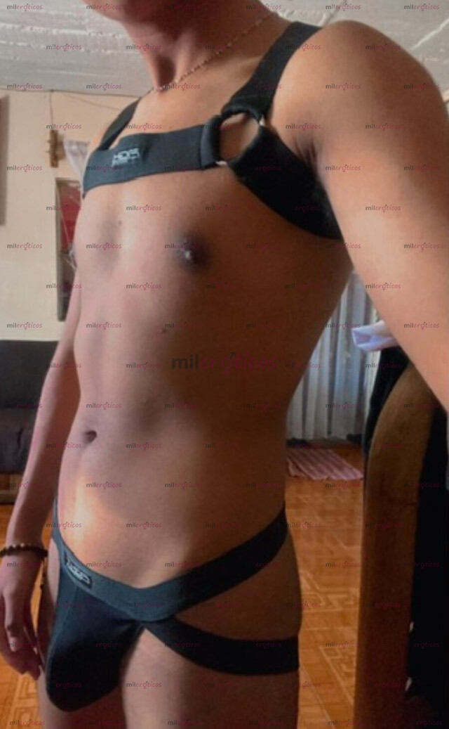 FOTOS DE JOVEN PASIVO, COMPLACIENTE Y DISPUESTO A TODO Y NUEVAS EXPERIENCIAS