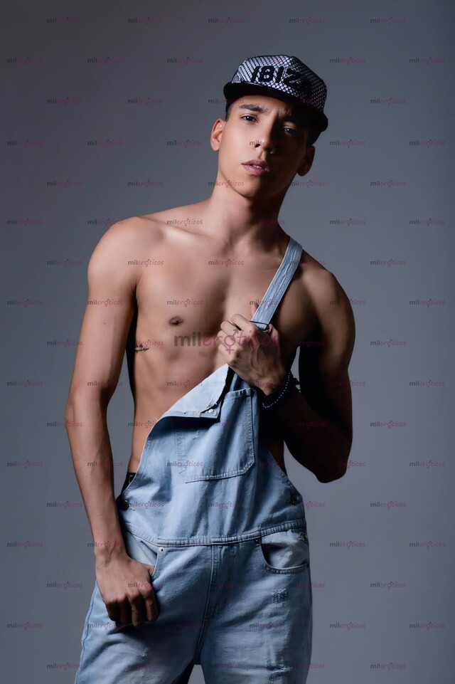 FOTOS DE SANTIAGO UNIVERSITARIO BILINGÜE 24 AÑOS (20CM)