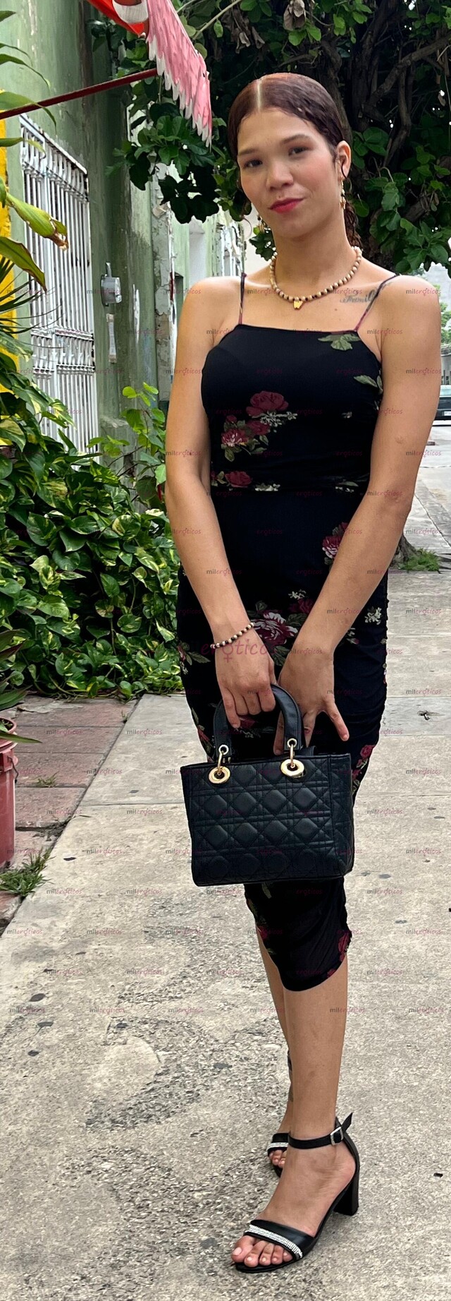 FOTOS DE HOLA ME LLAMO LUNA SOY UNA CHICA DIVERTIDA Y COMPLACIENTE