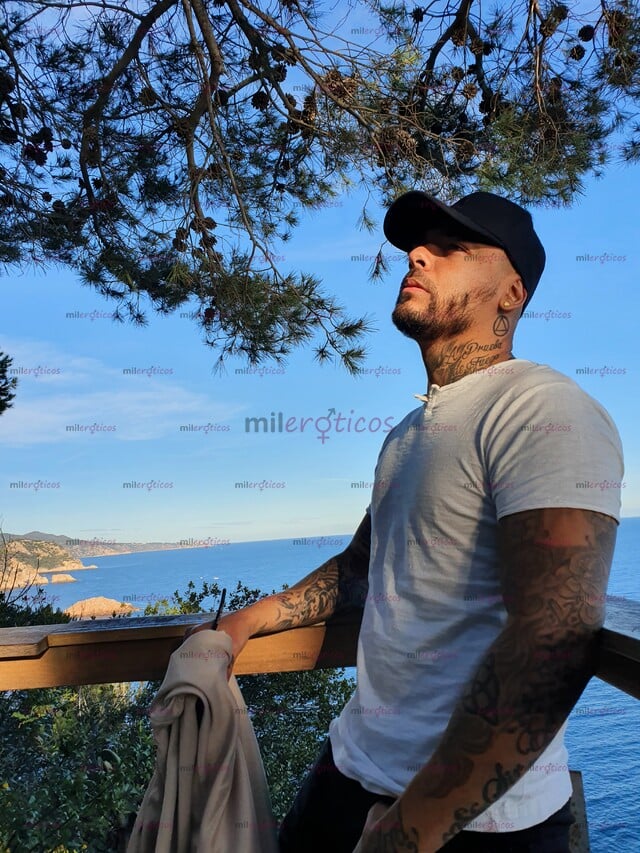 FOTOS DE DEMIAN PAISA VIP EXÓTICO, TATUADO Y COMPLICACIENTE ! UN MASAJE ?