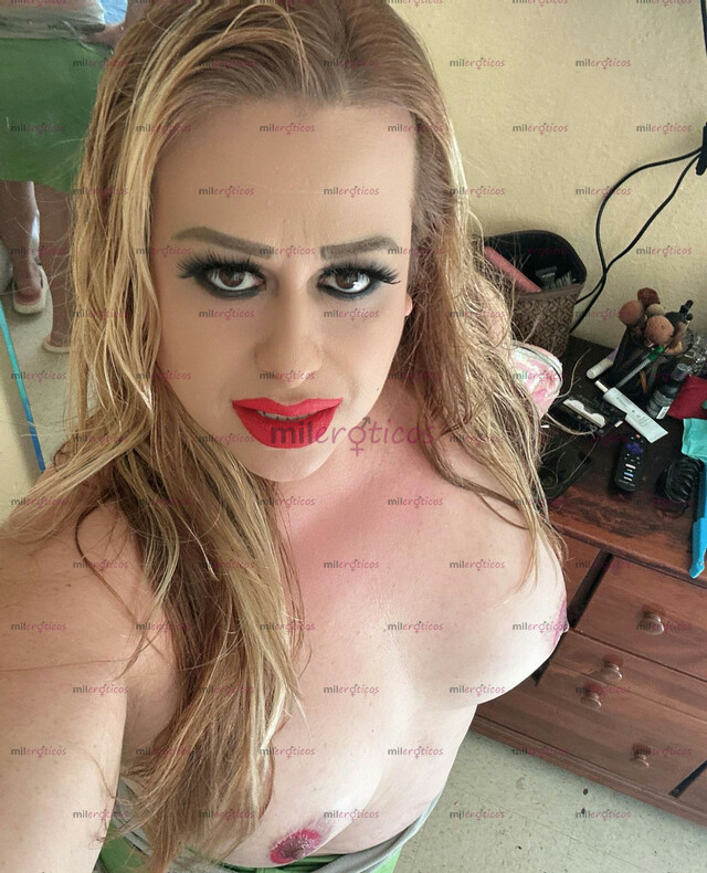 FOTOS DE RUBIA DE PIEL CANELA, DE TRASERO GRANDE Y ENORMES PECHOS, Y BUENA PARA MAMAR