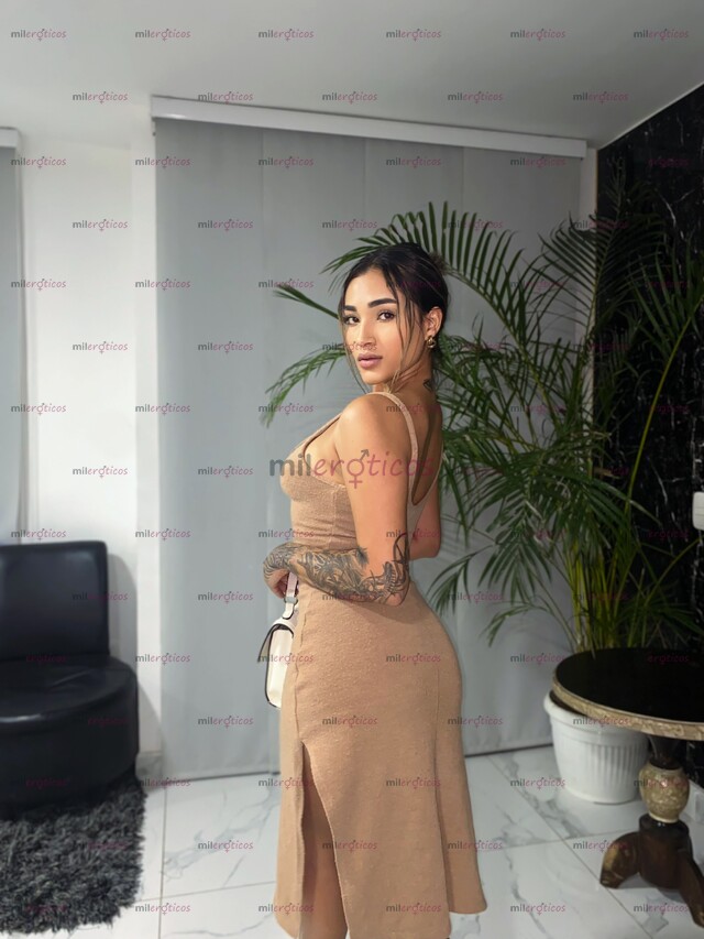 FOTOS DE UNA FLACA LINDA, TATUADA Y BIEN JOVEN. NV