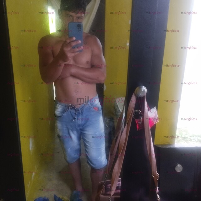 FOTOS DE SUPERDOTADO COMPLACIENTE ATIENDO A PAREJAS TAMBIÉN VIENDO CONTENIDOS