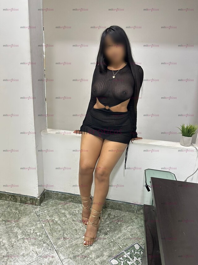 FOTOS DE JOVEN HERMOSA Y SENSUAL MIA CON ROSTRO PÍCARO Y HERMOSAS NALGAS