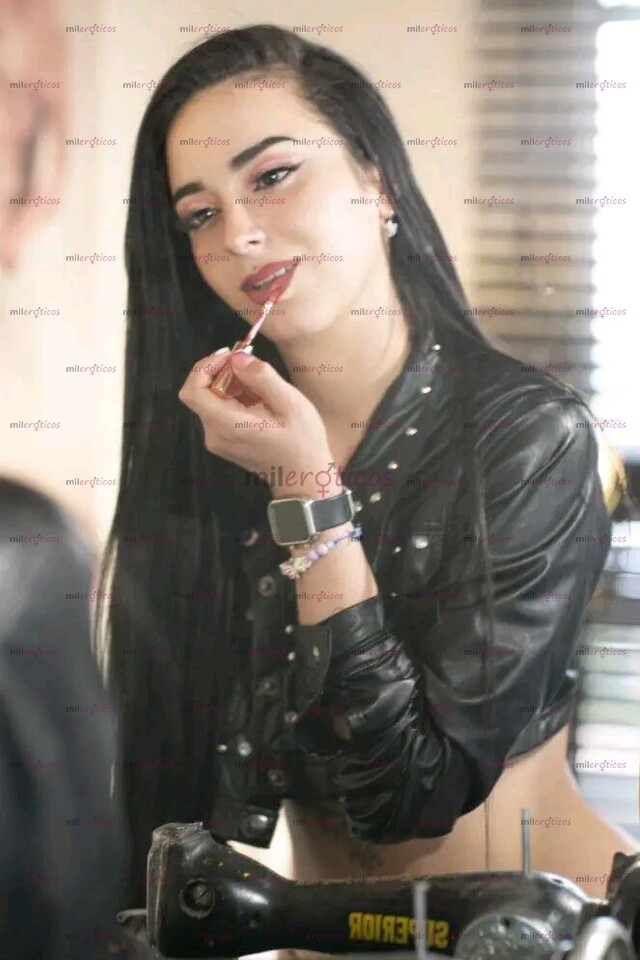 FOTOS DE HERMOSA, BLANQUITA, PELINEGRA, CABELLERA LARGA, ALTA TATUADA