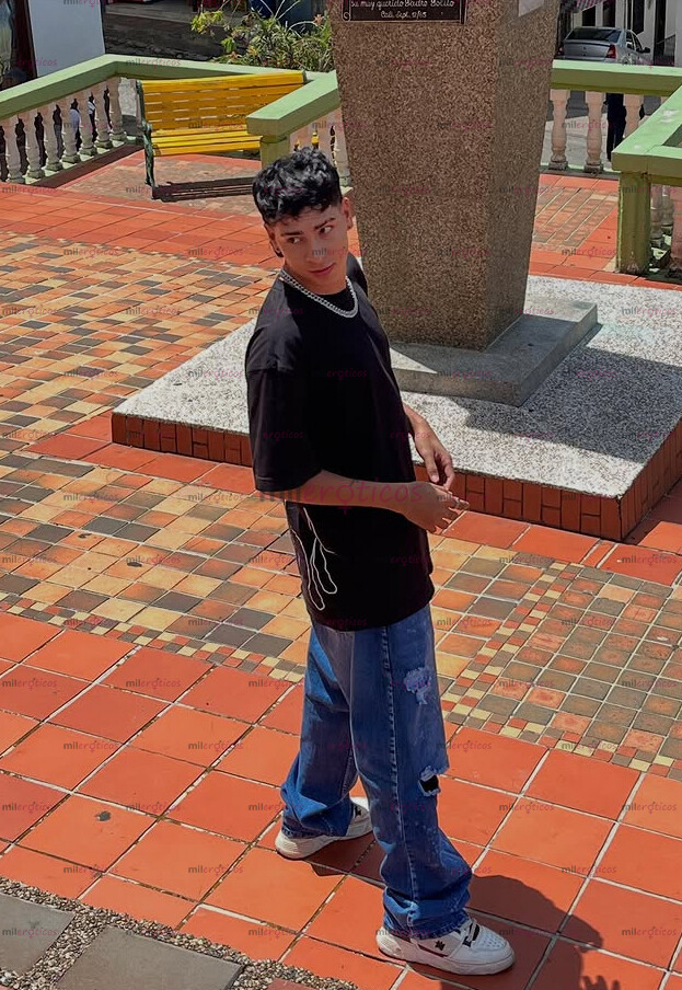 FOTOS DE CHICO JOVEN DE LA CIUDAD DE MEDELLIN SÚPER CALIENTE Y SUMISO