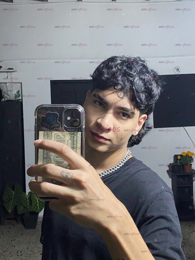 FOTOS DE CHICO JOVEN DE LA CIUDAD DE MEDELLIN SÚPER CALIENTE Y SUMISO