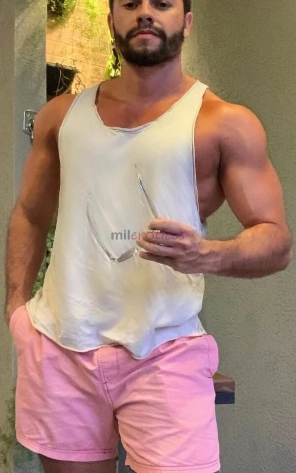 Ola tudo bem me chamo matheus tenho 30 anos sou um acompanhante do corpo atletico dos olhos claro e da ferramenta bem grande rss sou bem discreto venh...