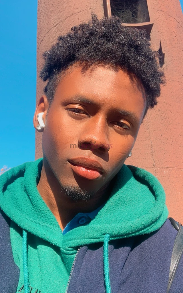 Ofrezco compania intima discrecion absoluta y momentos intensos disenados para que disfrutes sin limites conmigo tendras una mezcla de dulzura y picar...