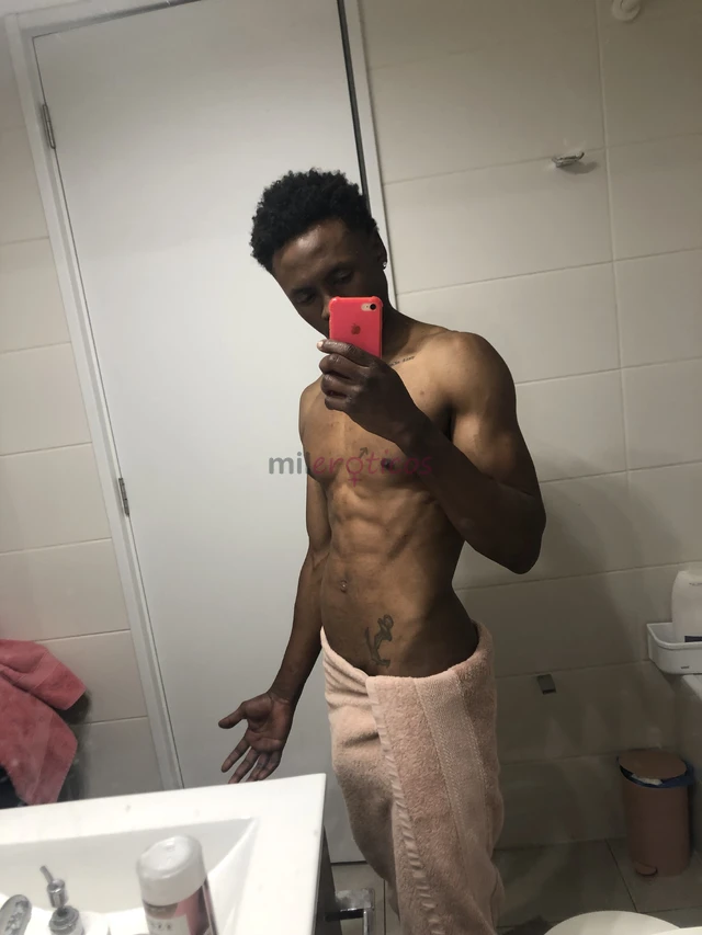 Ofrezco compania intima discrecion absoluta y momentos intensos disenados para que disfrutes sin limites conmigo tendras una mezcla de dulzura y picar...