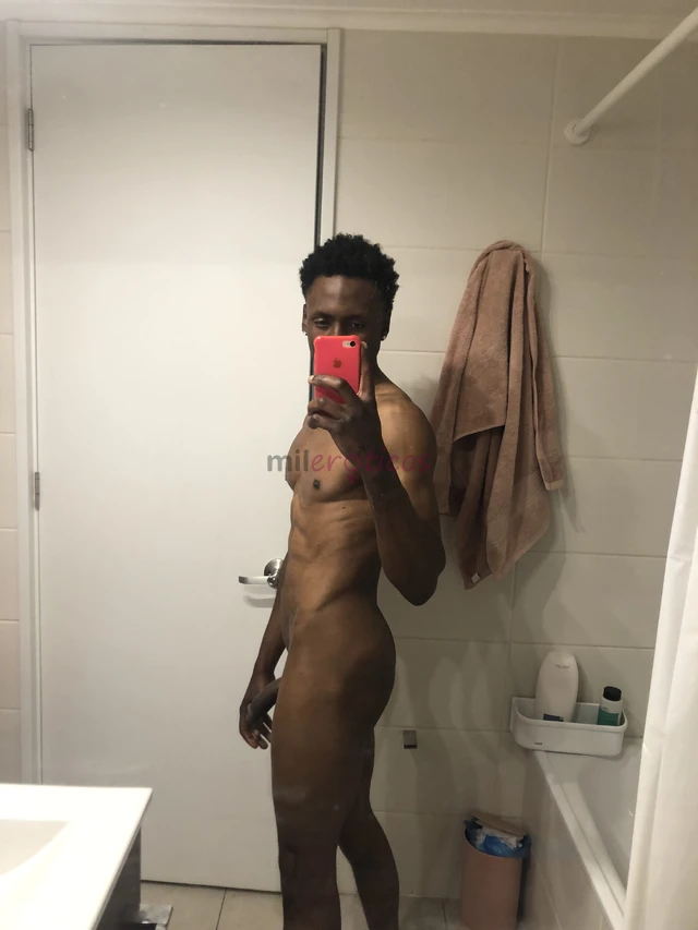 Ofrezco compania intima discrecion absoluta y momentos intensos disenados para que disfrutes sin limites conmigo tendras una mezcla de dulzura y picar...