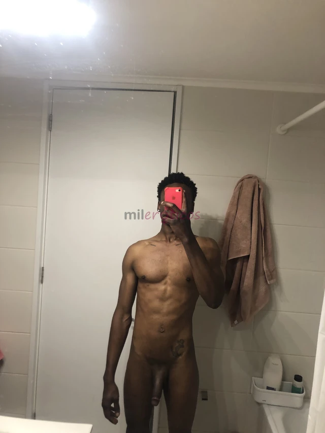 Ofrezco compania intima discrecion absoluta y momentos intensos disenados para que disfrutes sin limites conmigo tendras una mezcla de dulzura y picar...