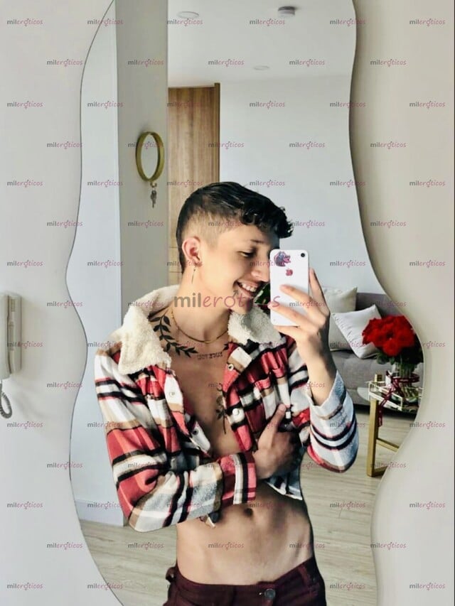 FOTOS DE CHICO UNIVERSITARIO DISPUESTO A CUMPLIR TUS FANTASÍAS