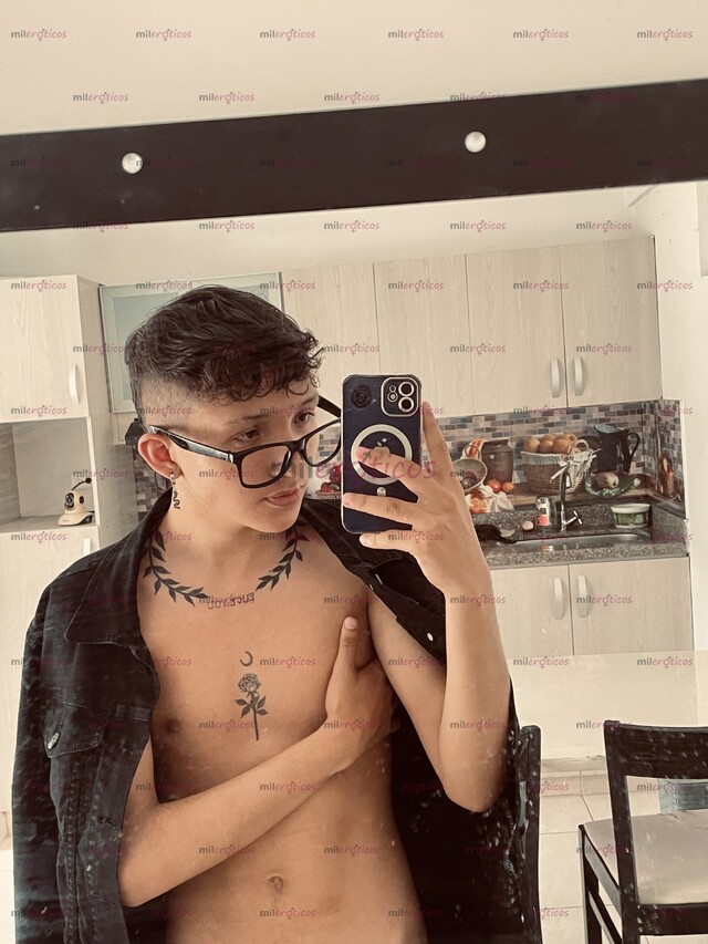 FOTOS DE CHICO UNIVERSITARIO DISPUESTO A CUMPLIR TUS FANTASÍAS