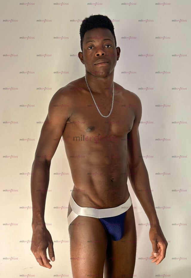 FOTOS DE NEGRO SEXI VERGON 27 AÑOS DE EDAD DOTADO Y ARRECHO 23CM REALES