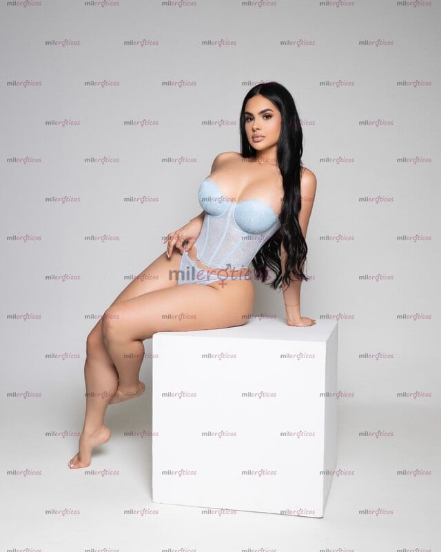FOTOS DE MAJO TÚ PELI NEGRA CALIENTE Y SEXY COLOMBIANA